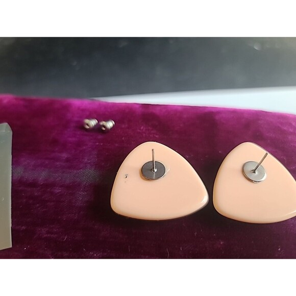 Peach Triangular Plastic Stud Earrings Vintage NOS - Picture 6 of 10